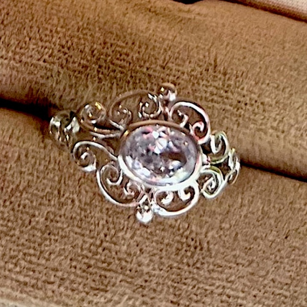 Vintage Filigree Ring with Large White Sapphire Solid 925 Sterling Silver - Picture 5 of 16